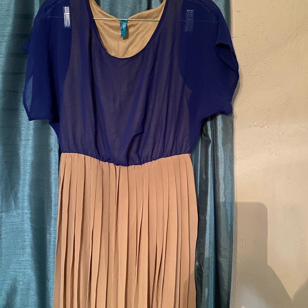 Boutique style Blue and Tan Pleated Dress